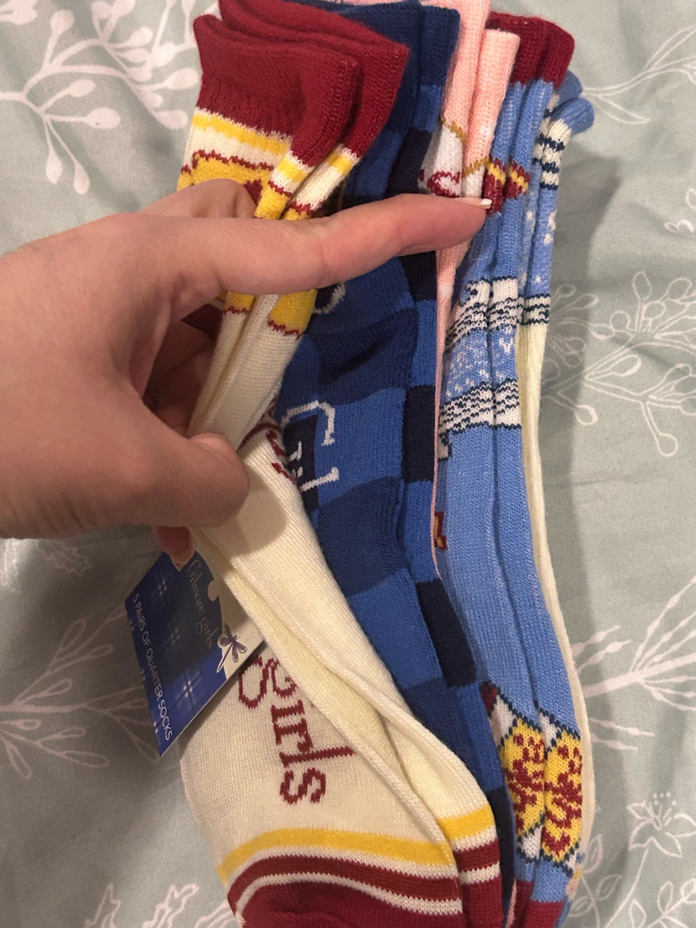 Gilmore Girls 'Luke's' Cup Crossbody Bag and Motif Socks- 5 Pairs - Picture 9 of 10